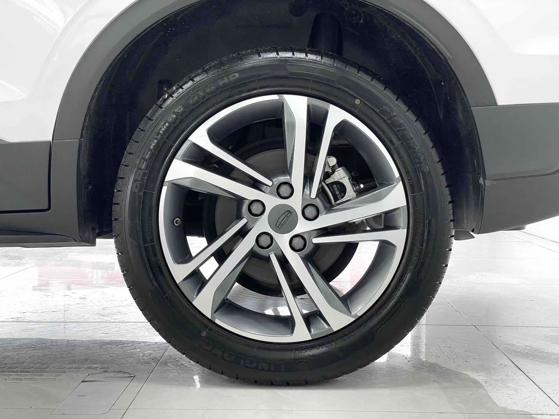 Geely Coolray, 2022 12
