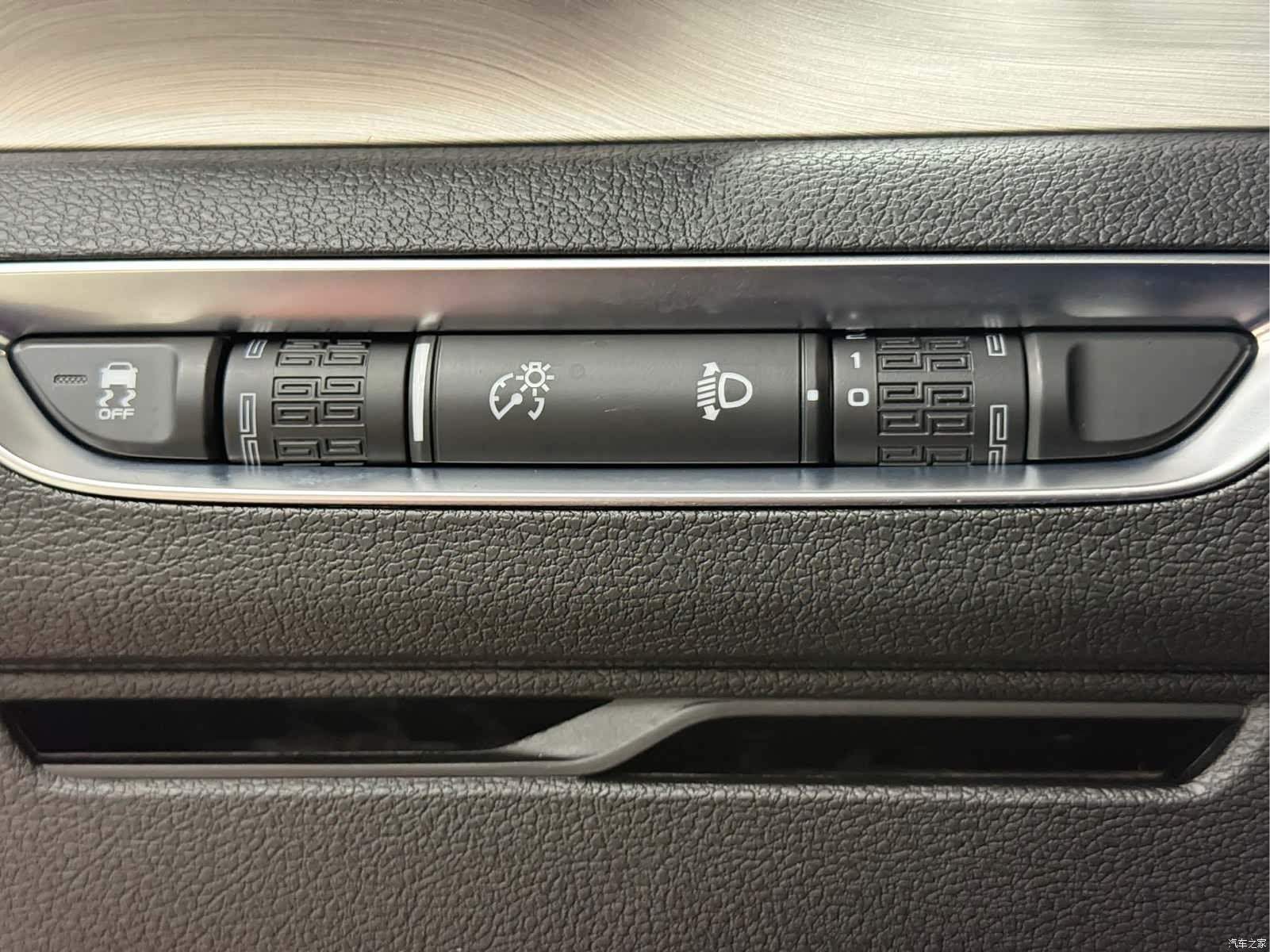Geely Coolray, 2022 14