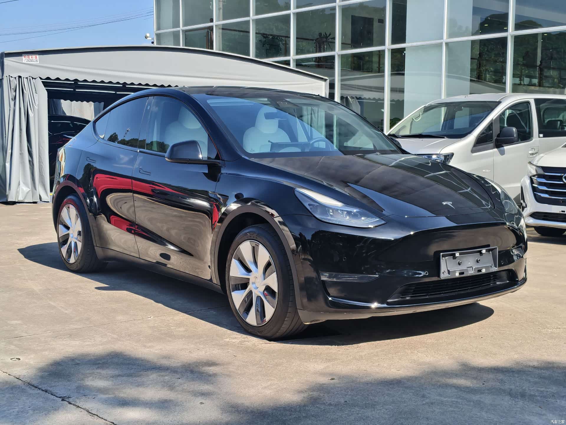 Tesla Model Y, 2023 все фото