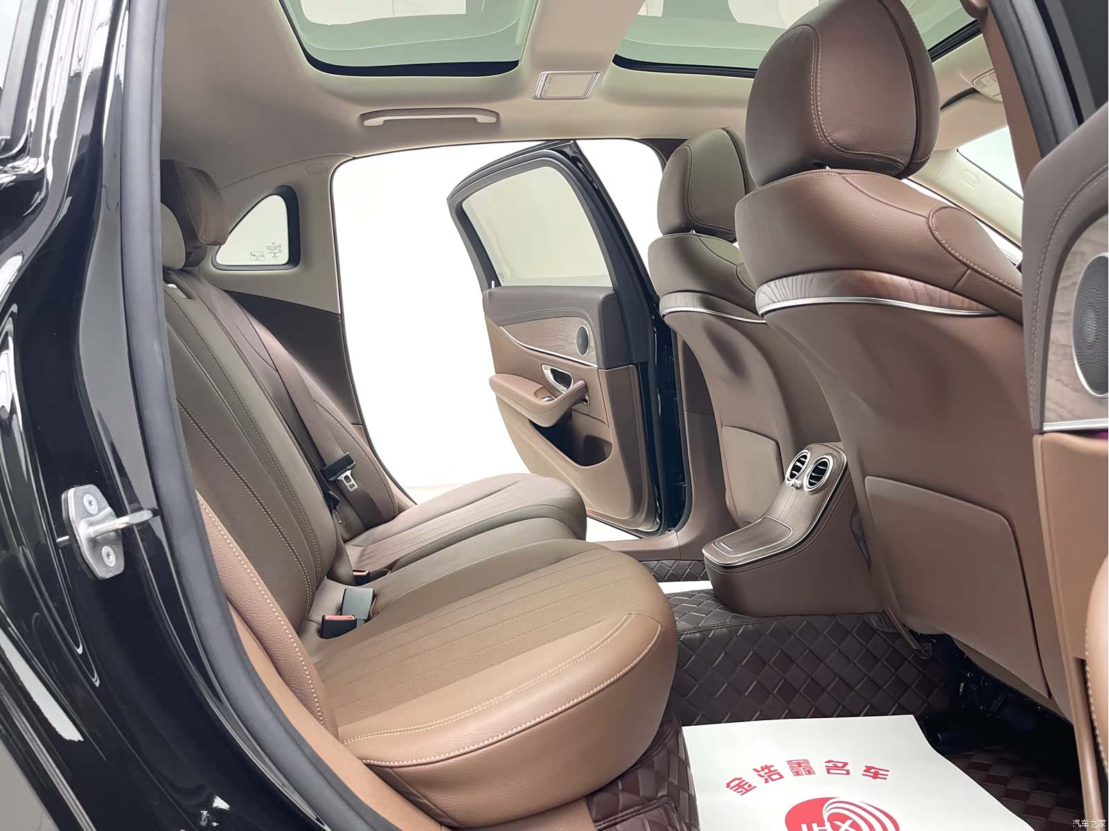 Mercedes-Benz E-Class, 2023 12