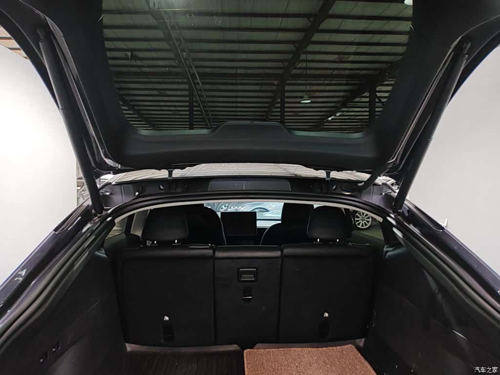 Tesla Model Y, 2023 15
