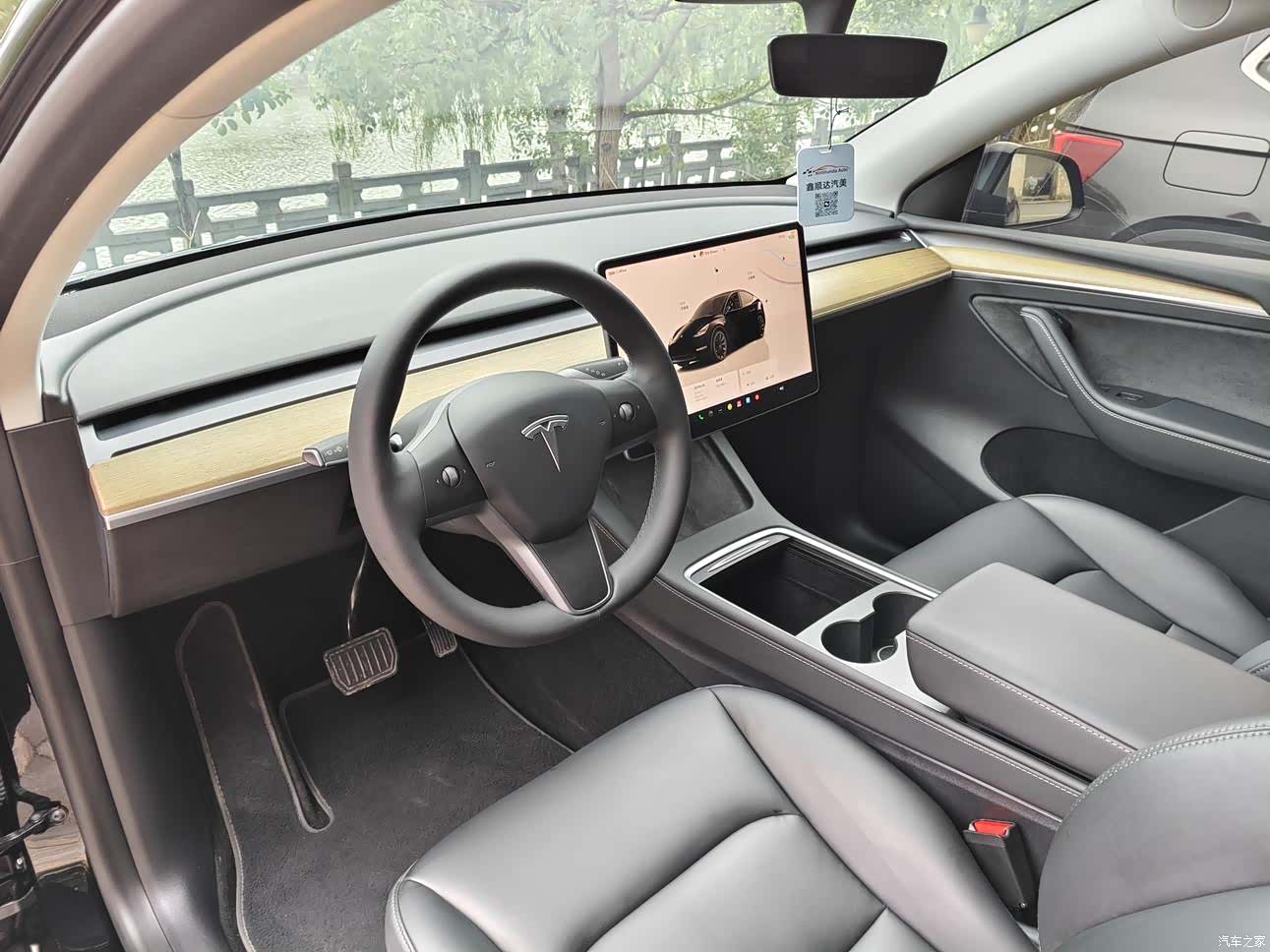 Tesla Model Y, 2023 все фото