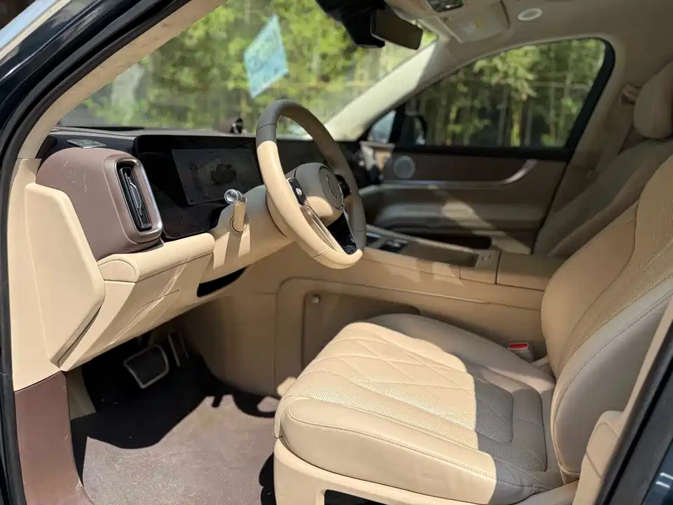 AITO Ask the world M9