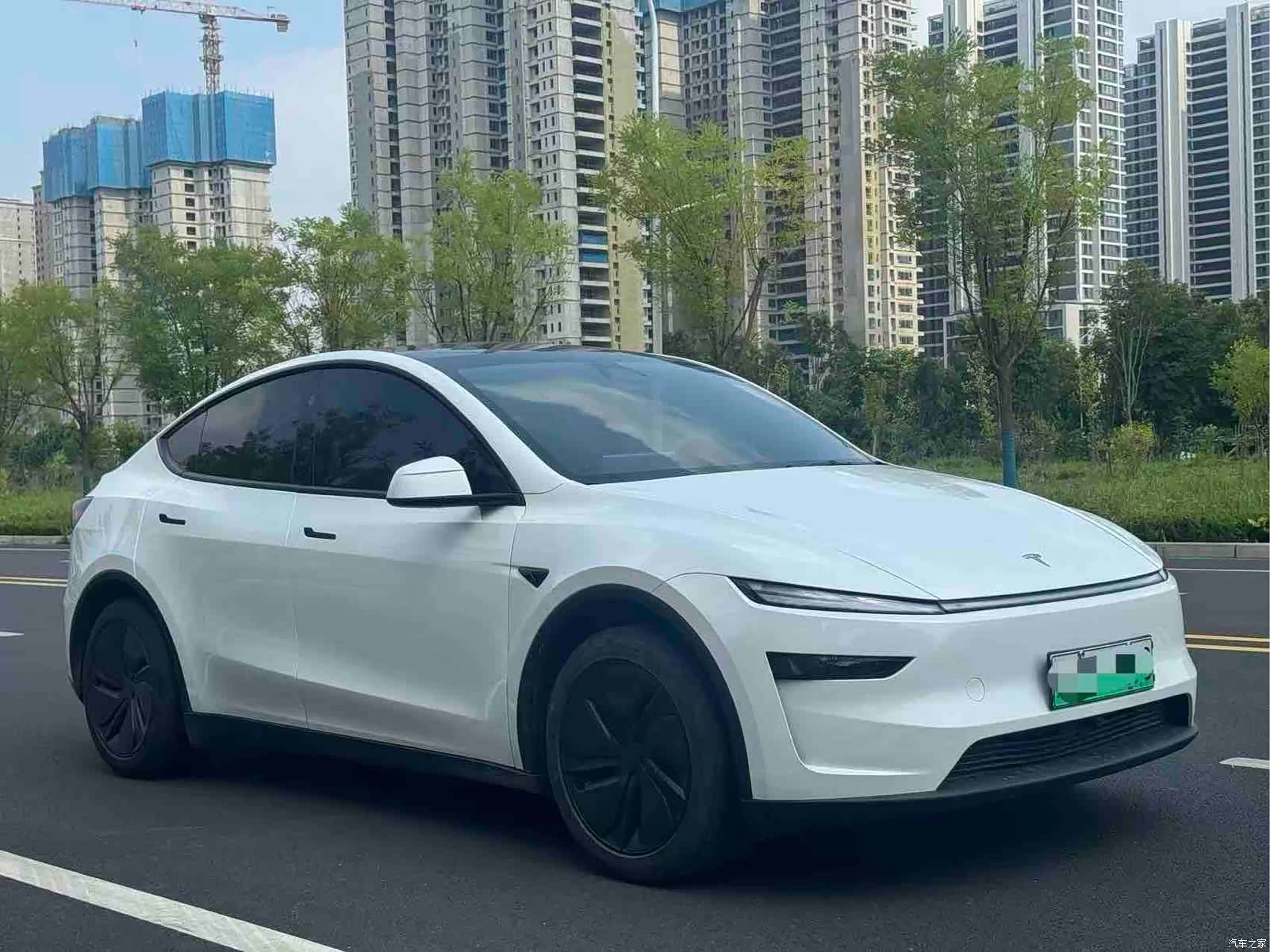 Tesla Model Y, 2025 3