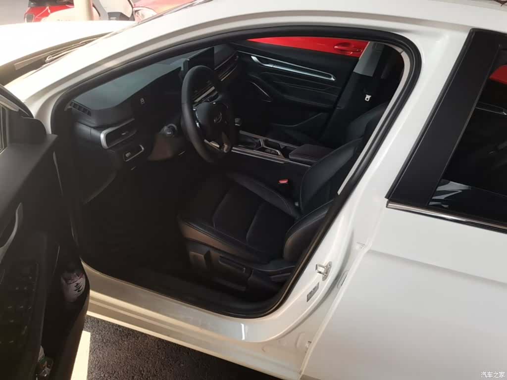 Geely Emgrand, 2022 15