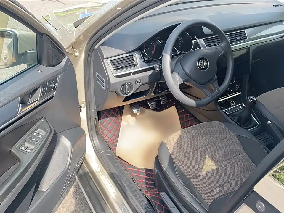 Volkswagen C-TREK Wei Collar