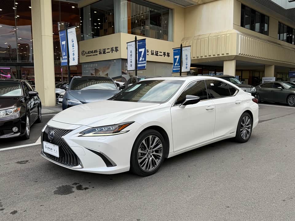 Lexus ES