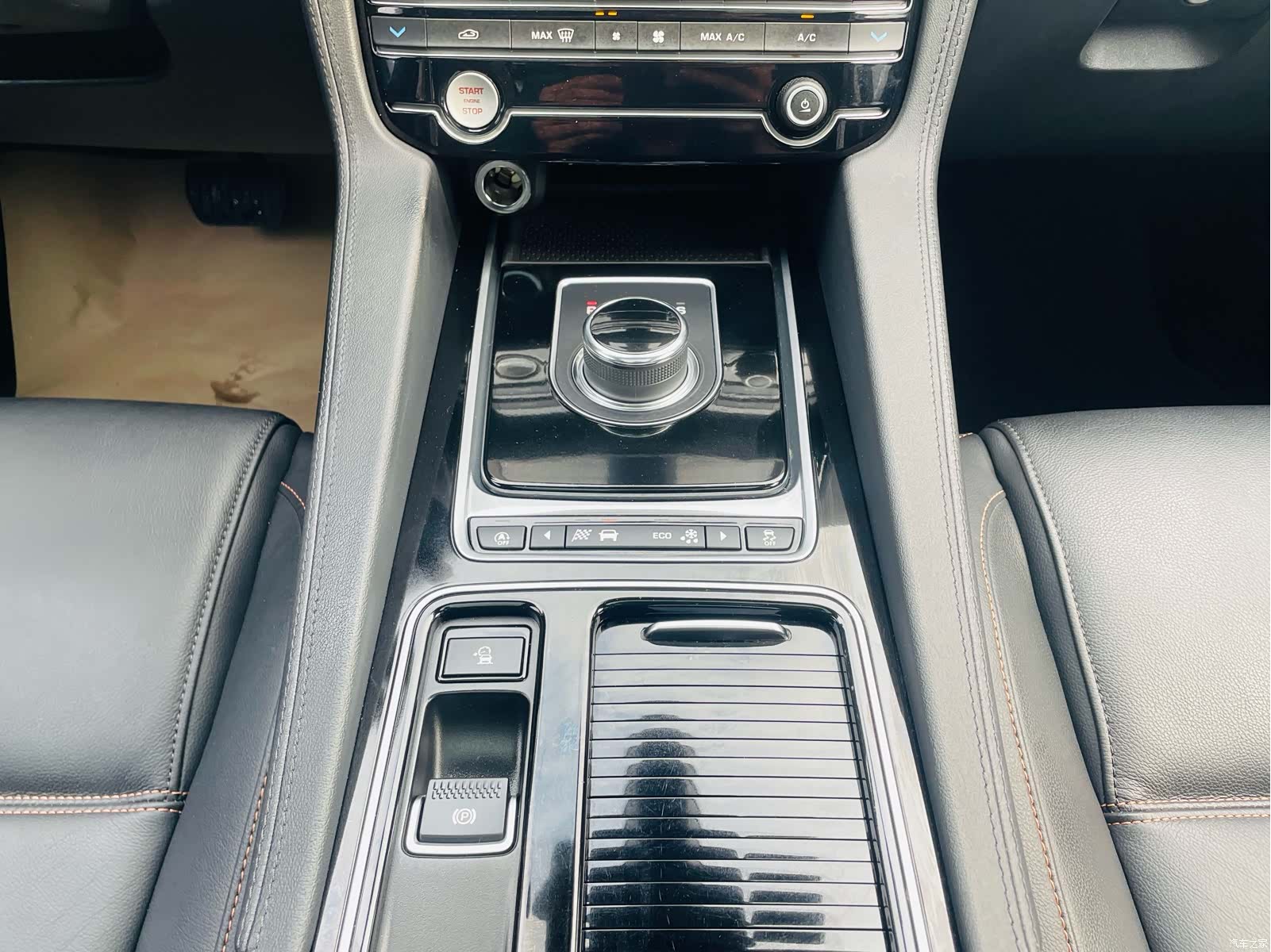 Jaguar F-PACE, 2020 14