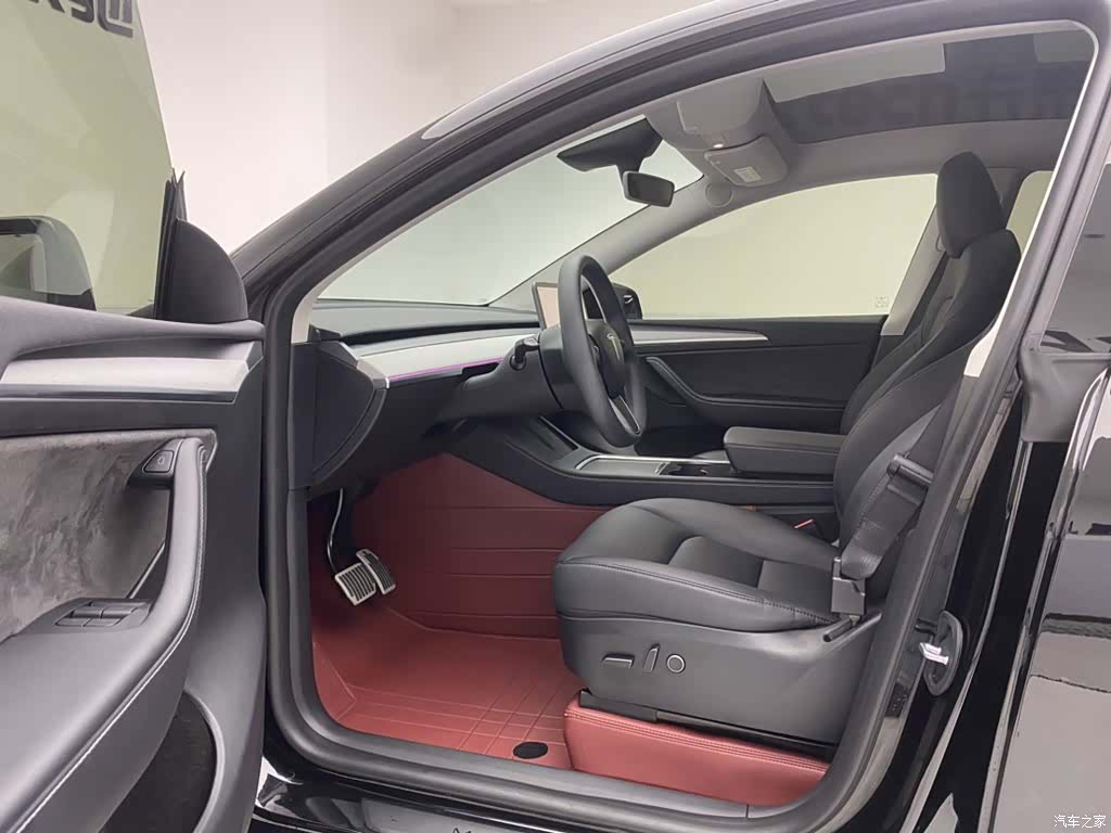 Tesla Model Y, 2024 17