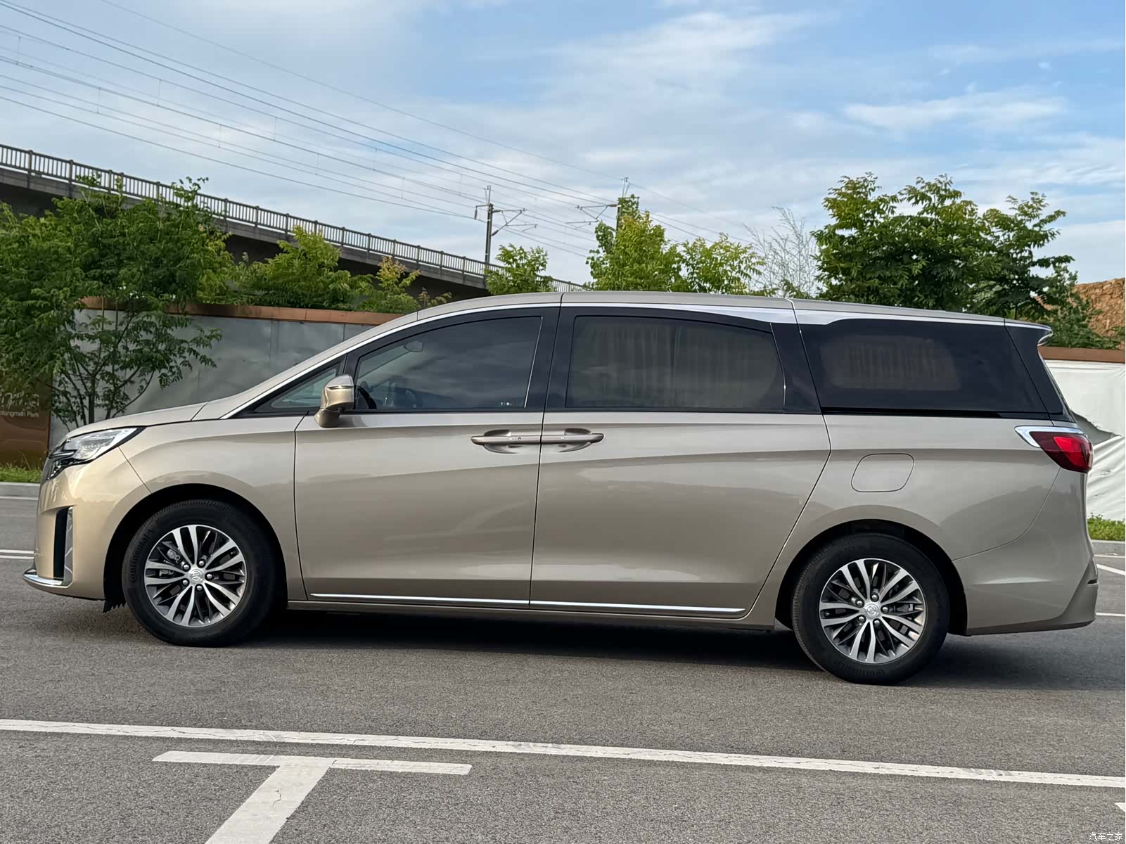Buick GL8, 2023 все фото