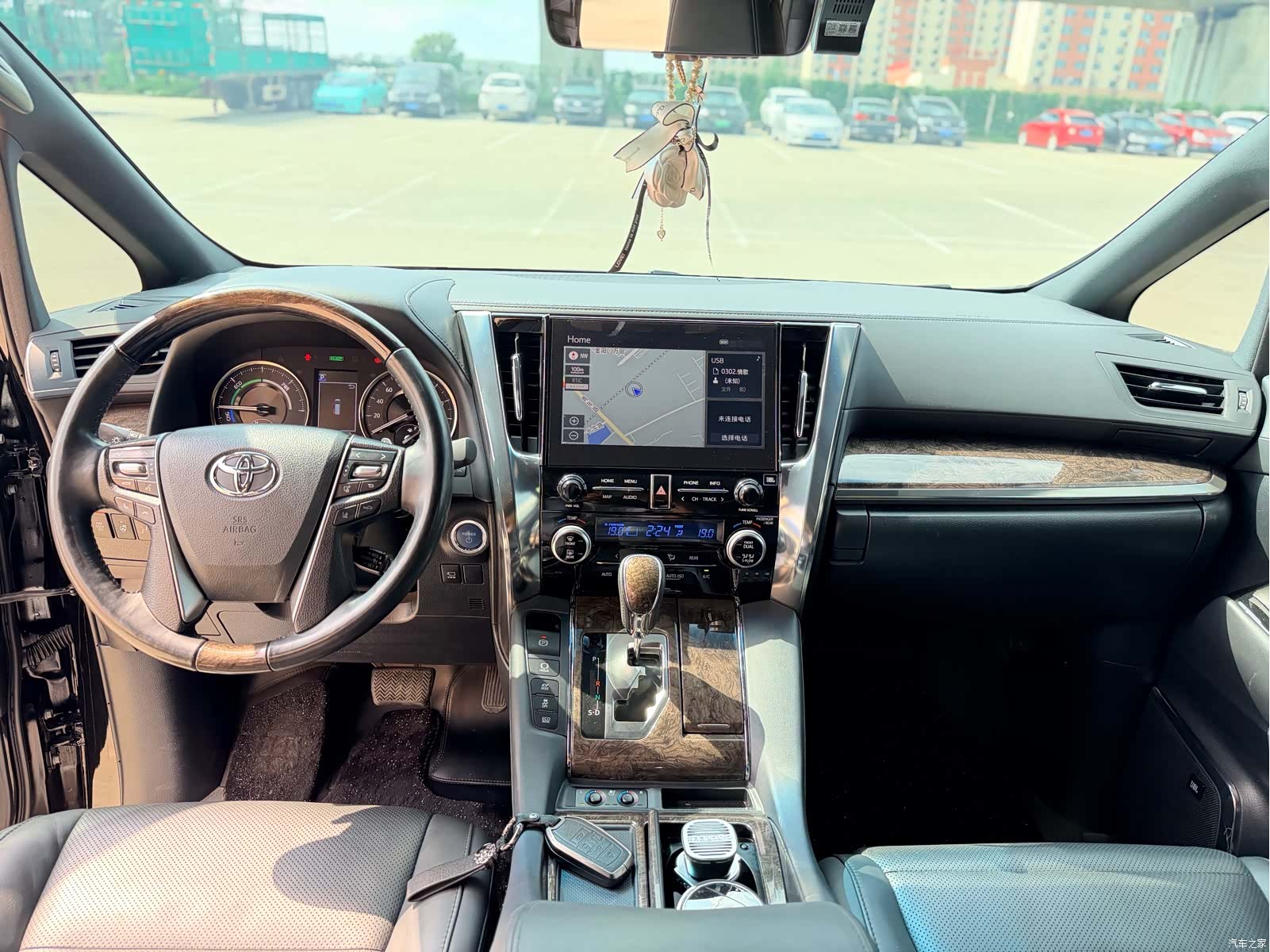 Toyota Alphard, 2023 8