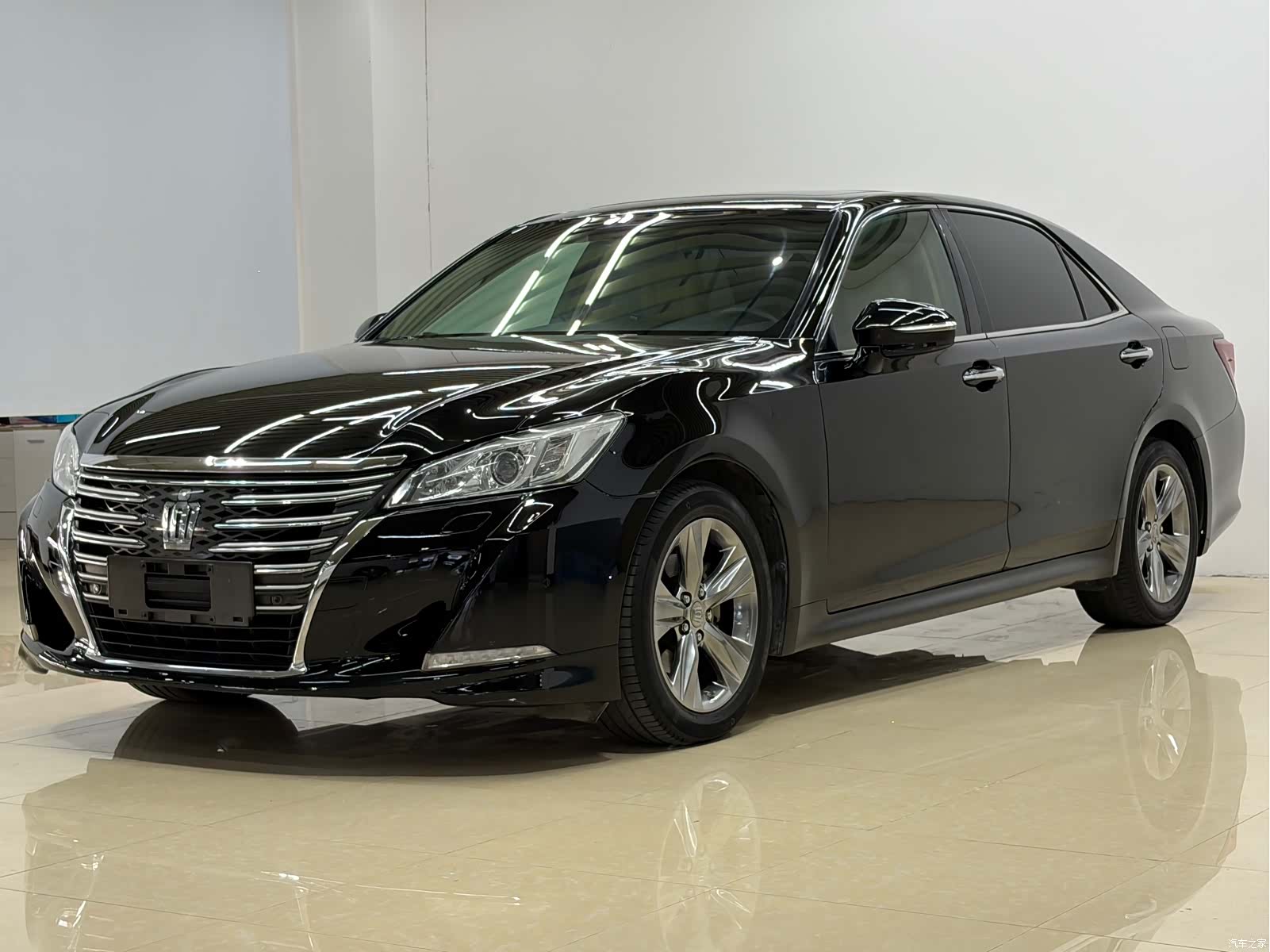Toyota Crown, 2016 1