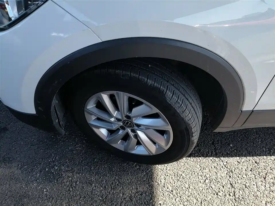 Volkswagen Exploring the shadow