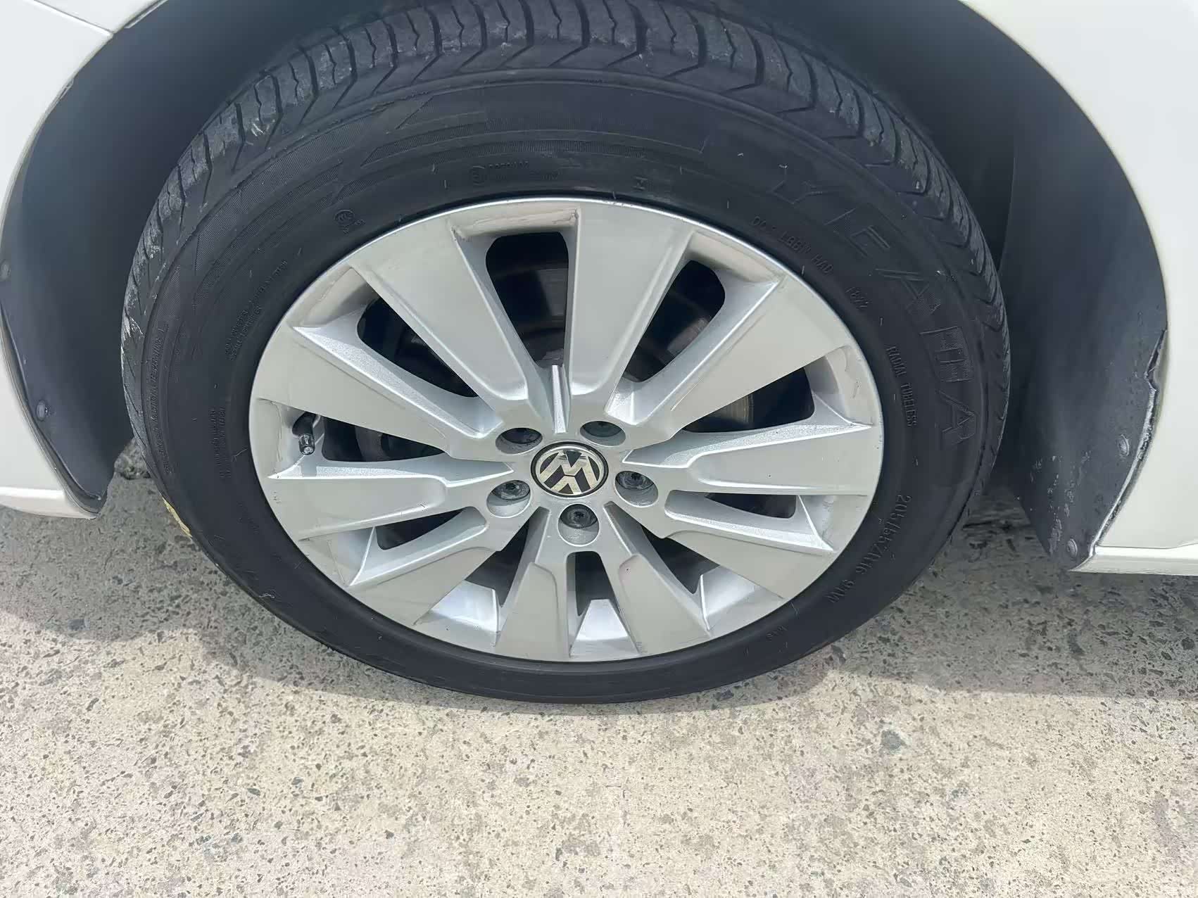 Volkswagen Lavida, 2015 12