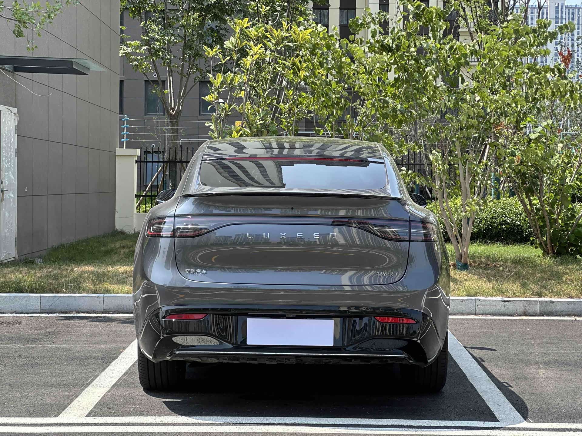 Luxeed R7, 2025 8