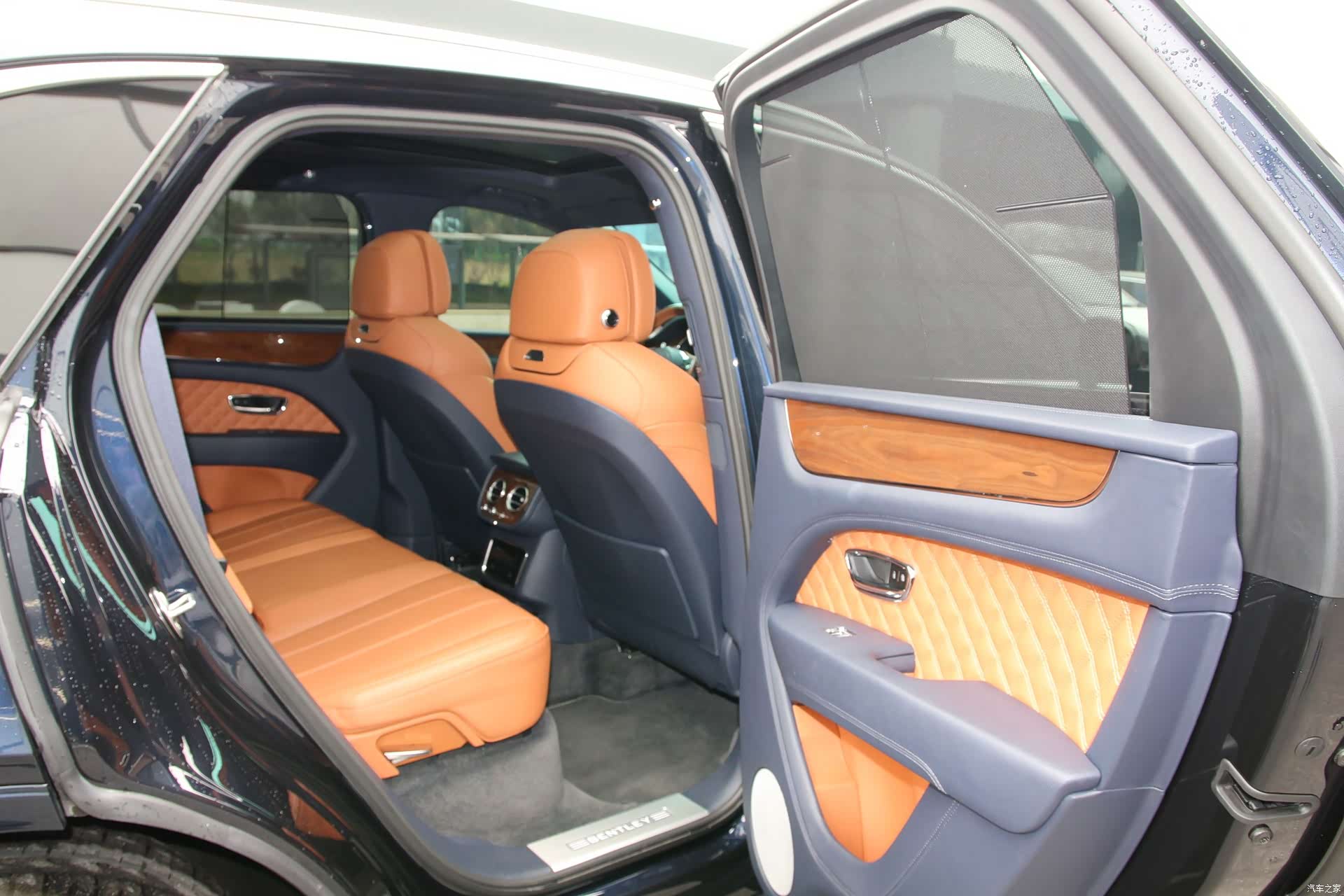 Bentley Bentayga, 2022 13