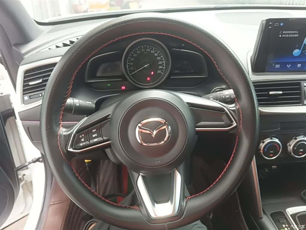 Mazda CX-4, 2019 11