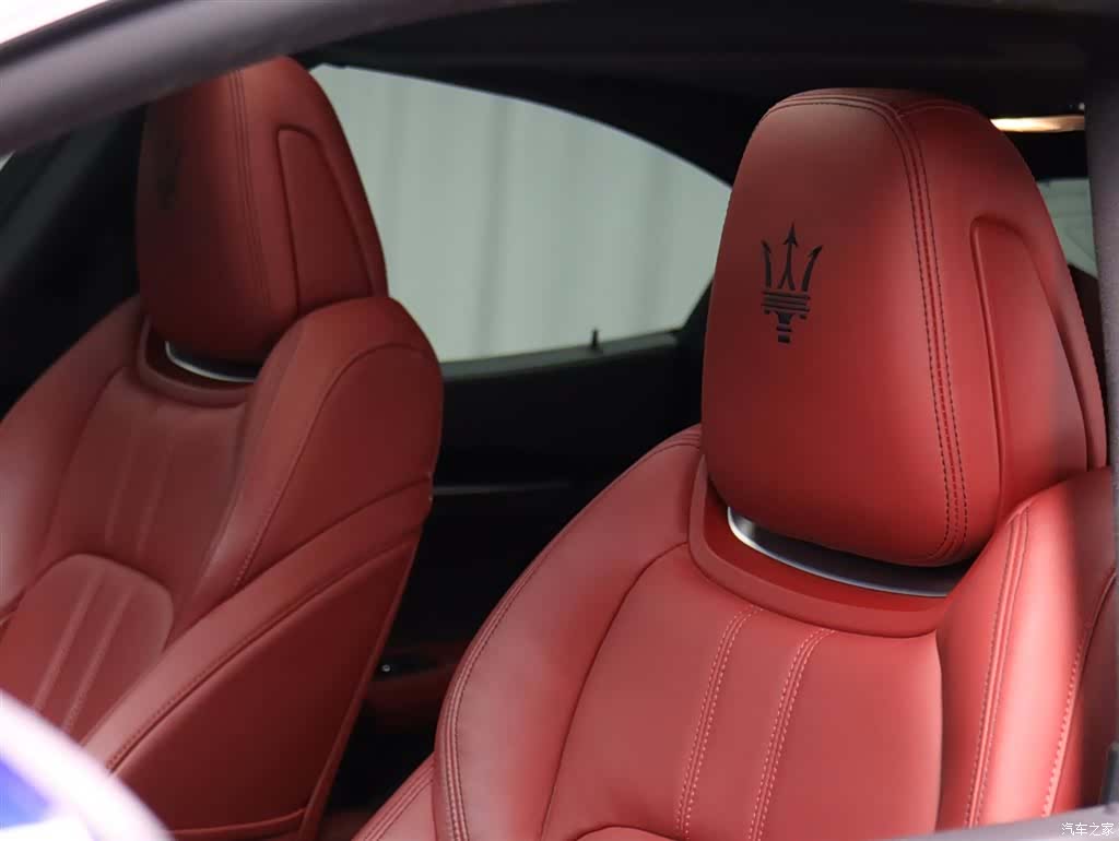 Maserati Ghibli, 2024 8