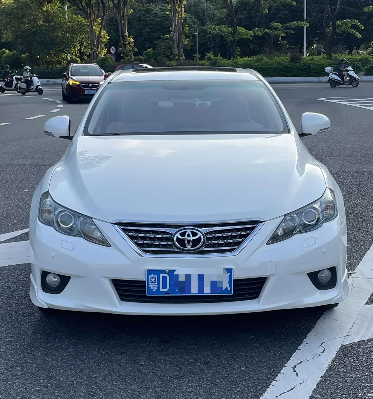 Toyota 2.5V, 2011 2