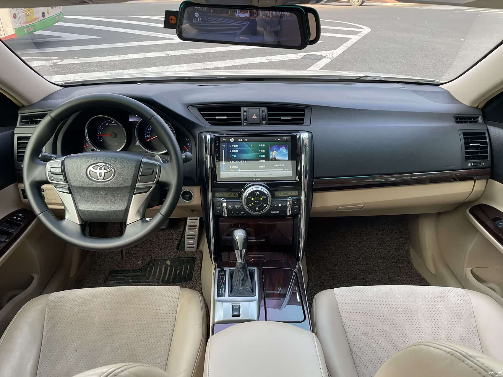 Toyota 2.5V, 2011 8