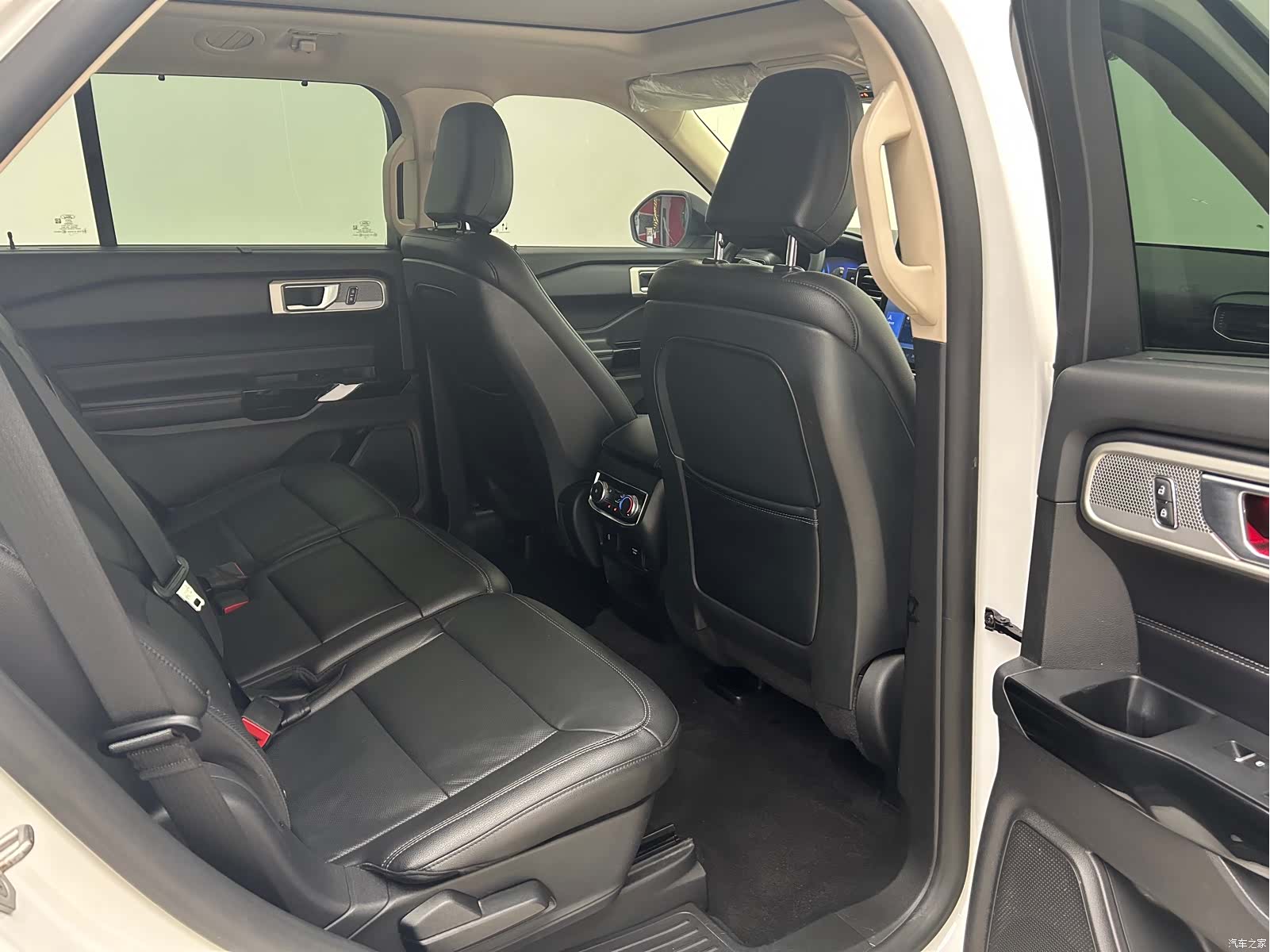 Ford Explorer, 2021 14
