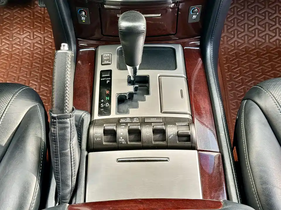 Lexus LX