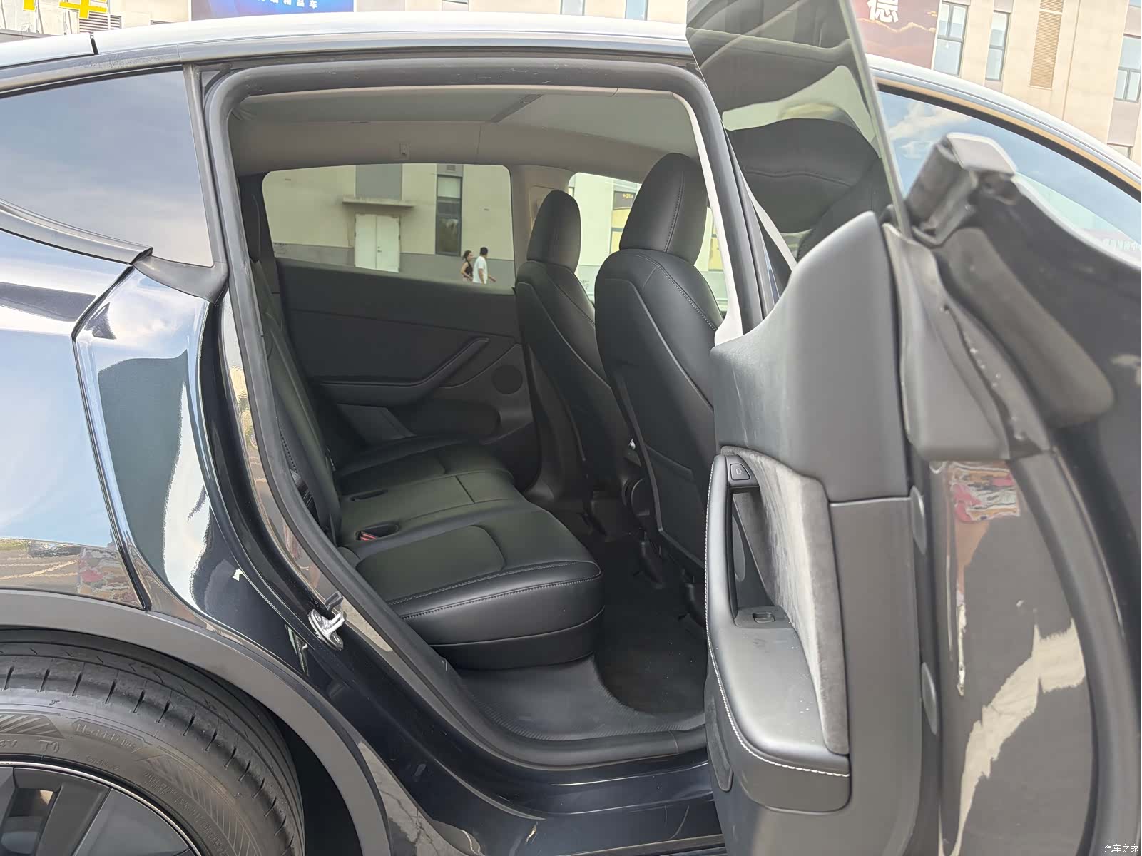 Tesla Model Y, 2024 11