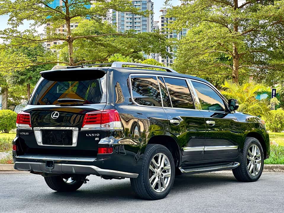 Lexus LX