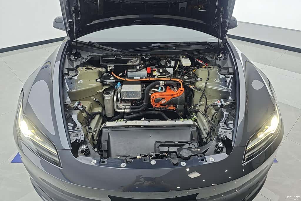 Tesla Model 3, 2025 10