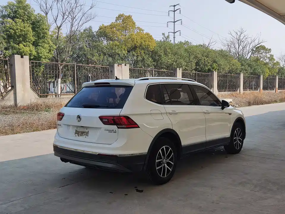 Volkswagen Tiguan L