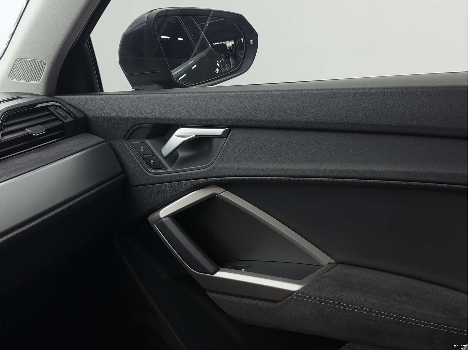 Audi Q3, 2023 11