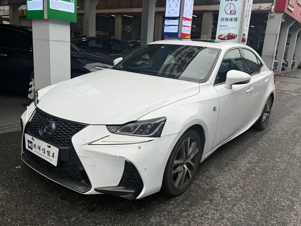 Lexus IS