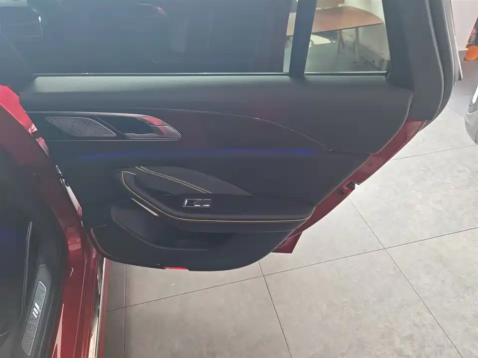 Hongqi H6