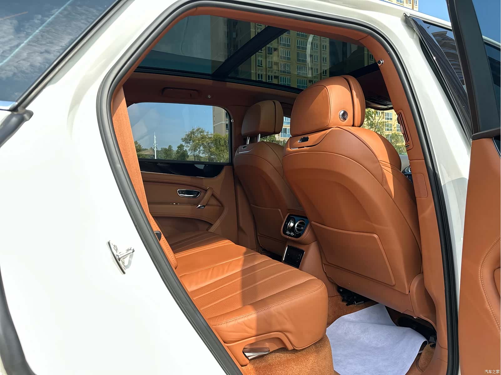 Bentley Bentayga, 2020 6