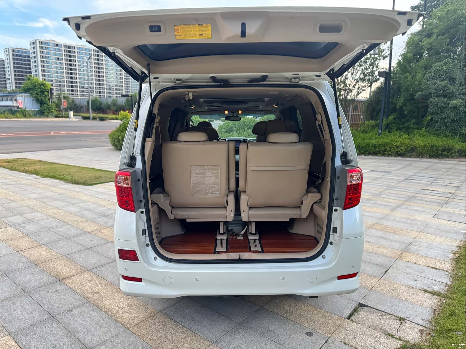 Toyota Alphard, 2014 12