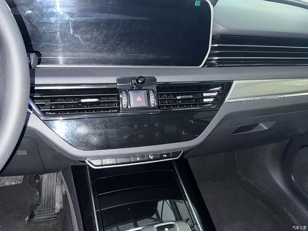 Hongqi HS5, 2022 8