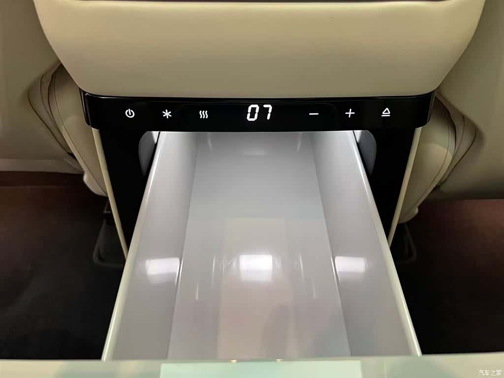 Li Auto i8, 2025 18