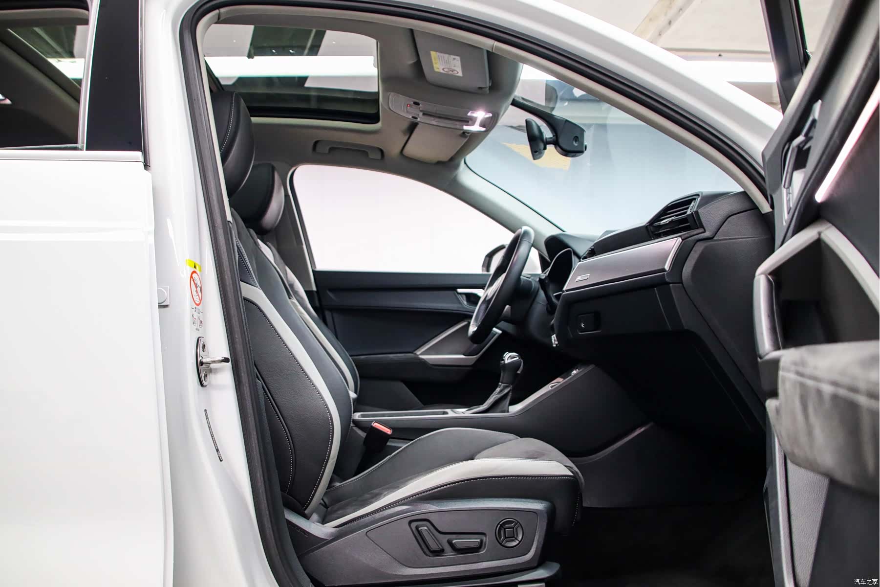 Audi Q3, 2023 14