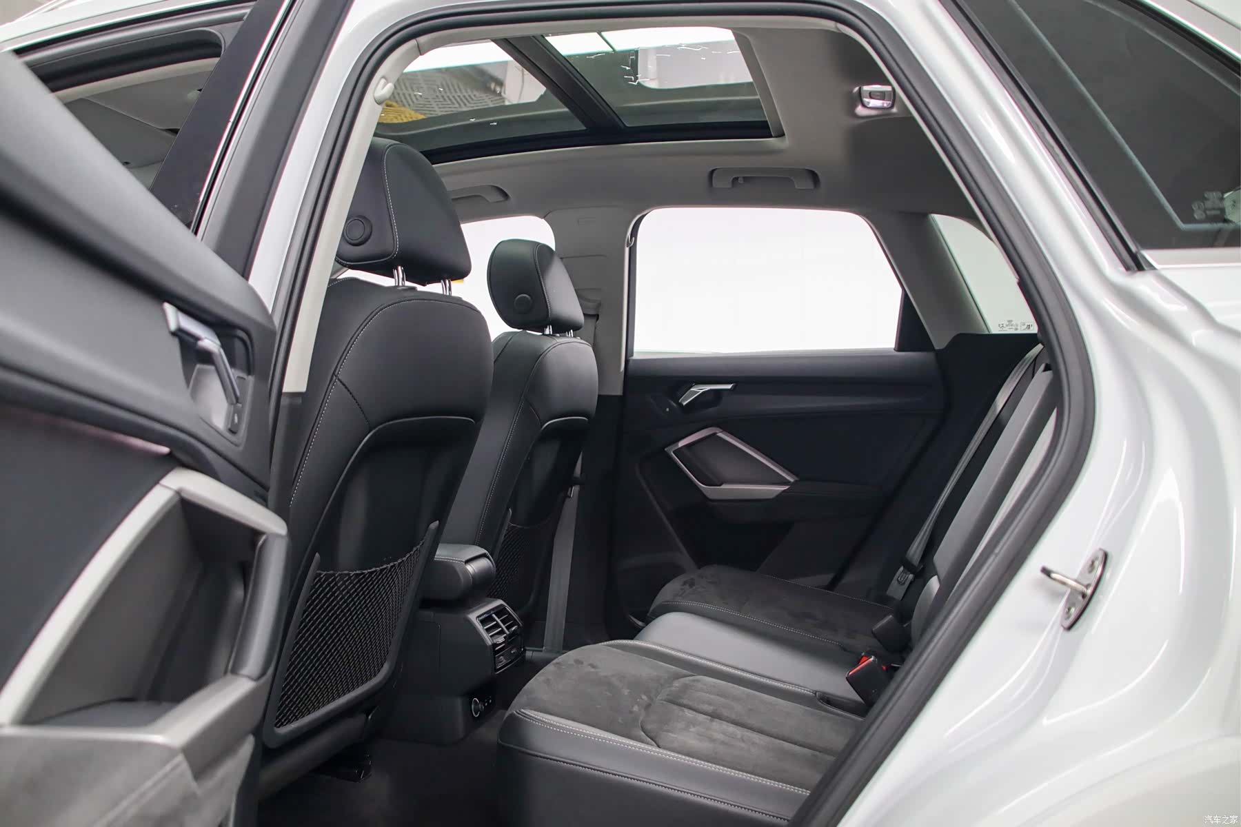 Audi Q3, 2023 16