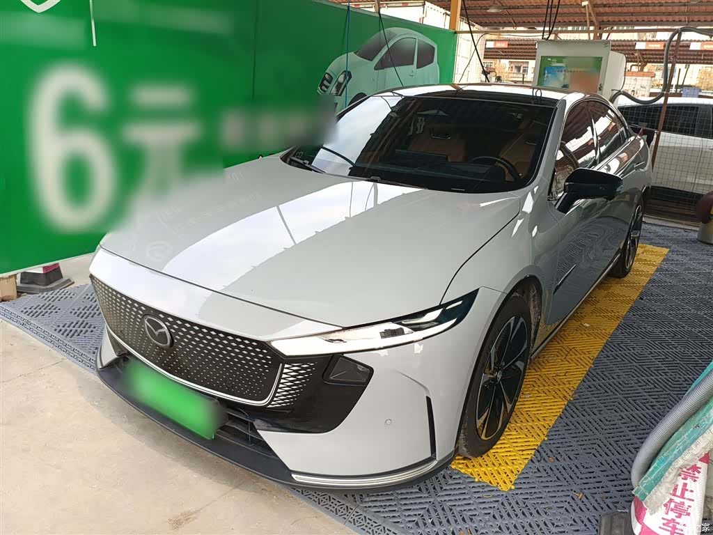 Mazda EZ-6, 2025 1