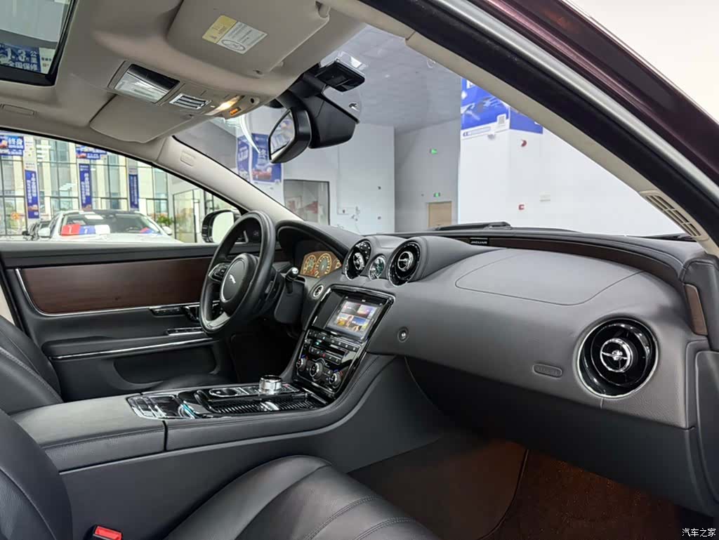 Jaguar XJ, 2017 22