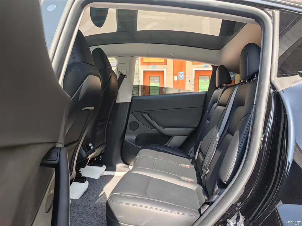 Tesla Model Y, 2024 6