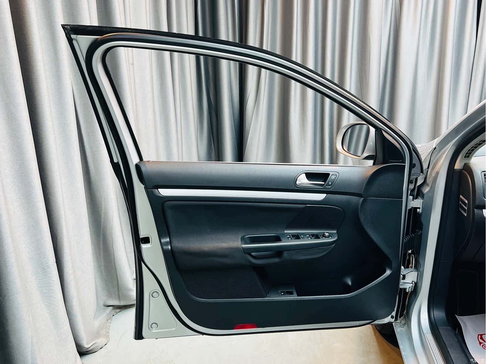 Volkswagen Sagitar, 2011 7