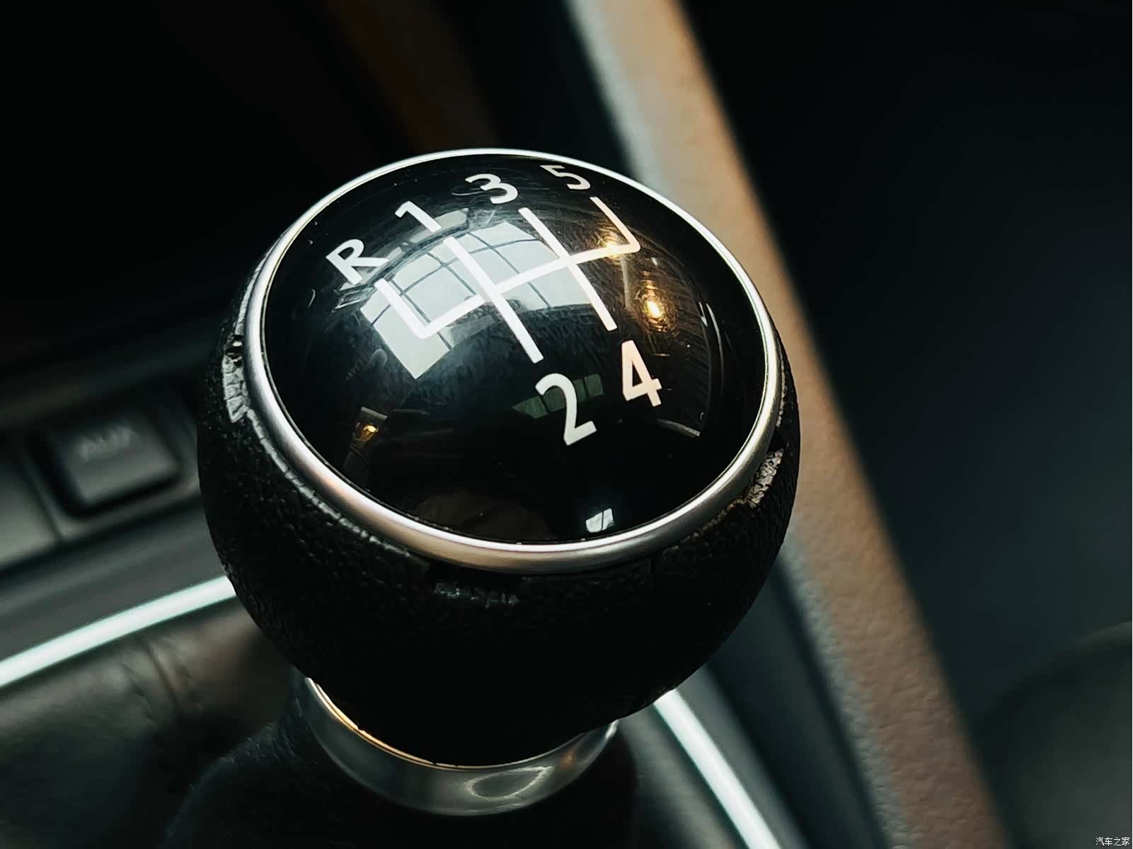 Volkswagen Sagitar, 2011 15