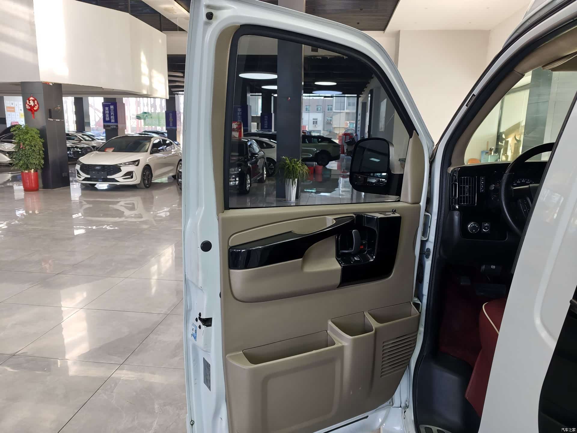 GMC SAVANA, 2015 9
