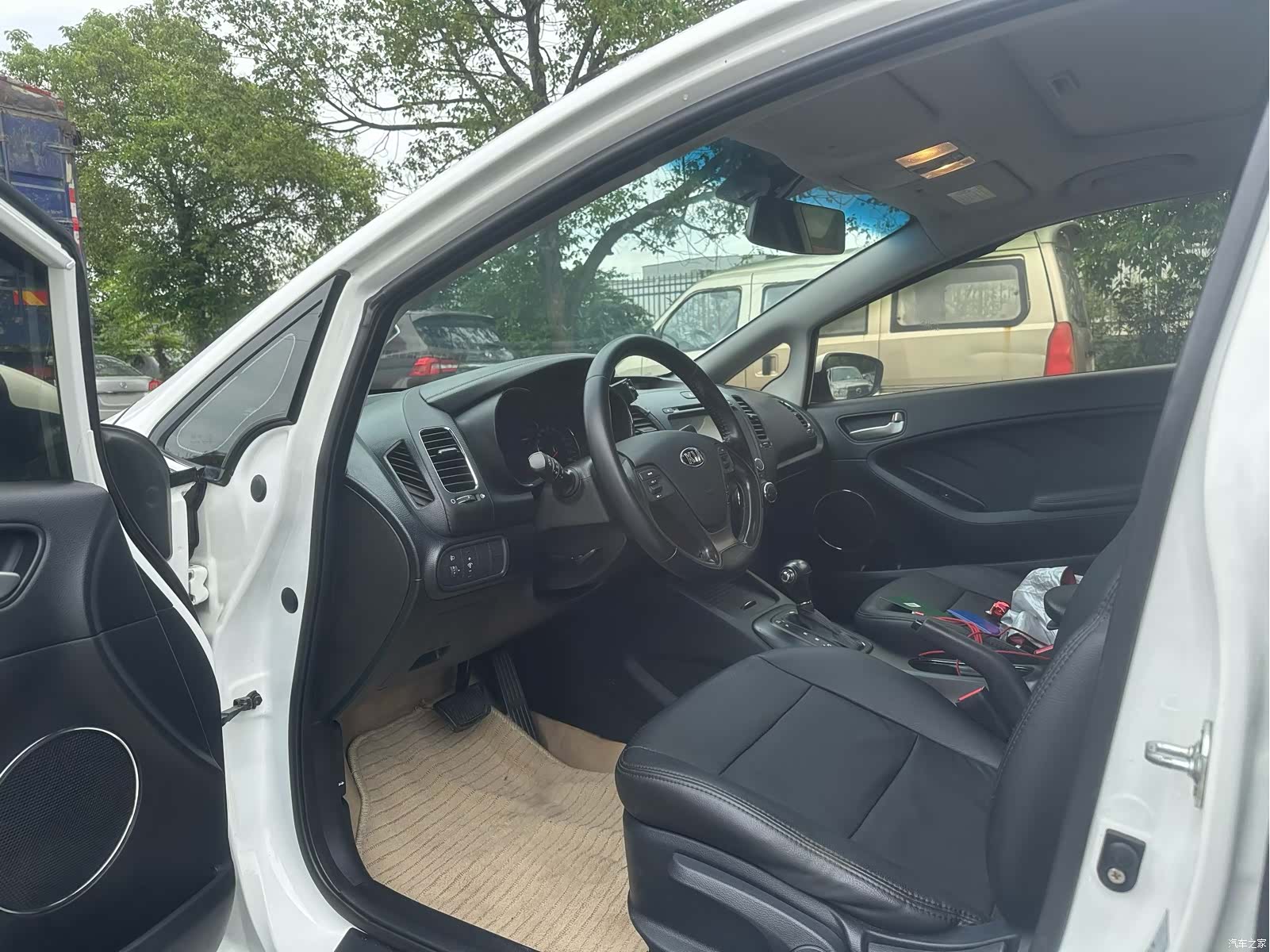 Kia K3, 2013 4