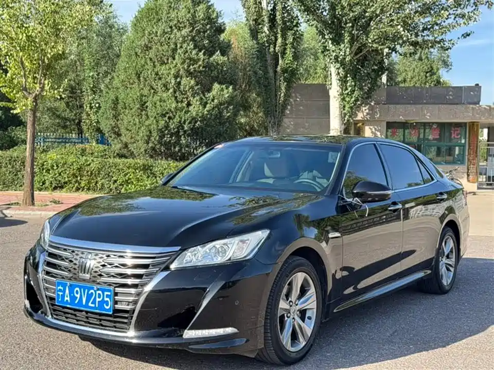 Toyota crown