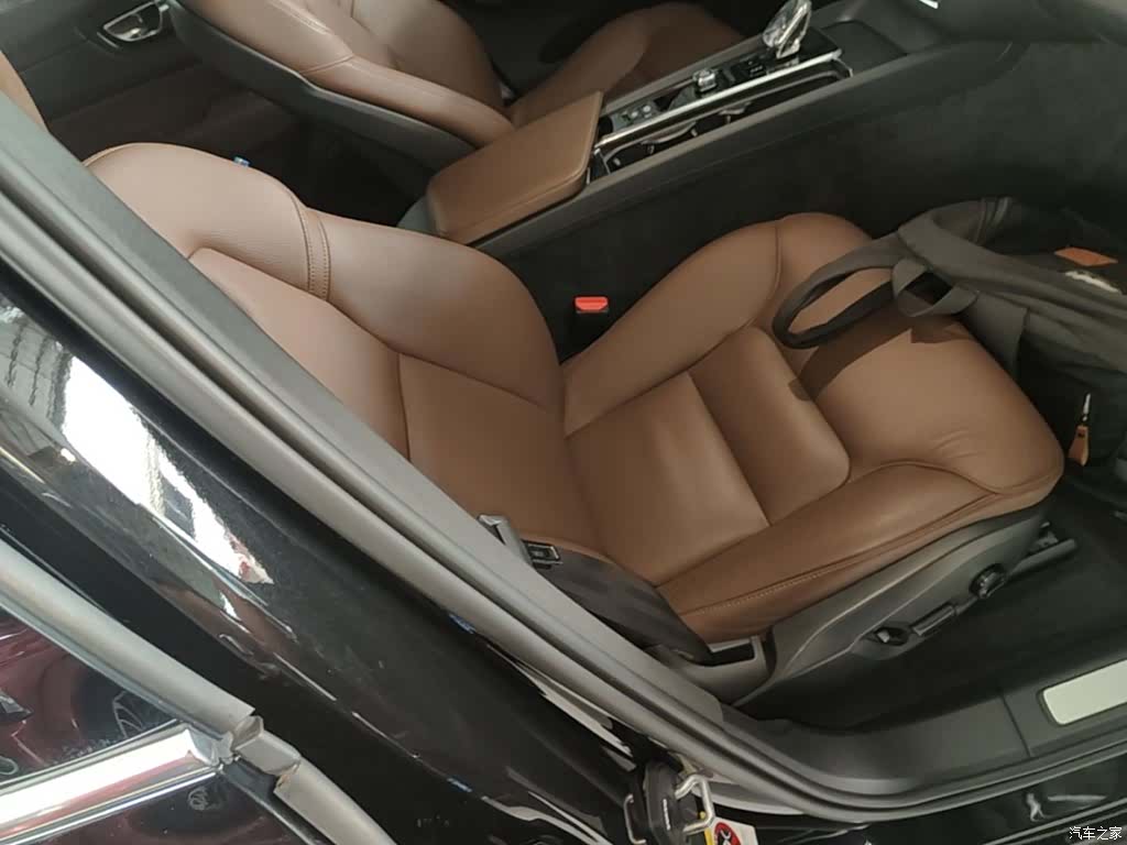 Volvo XC60, 2023 25