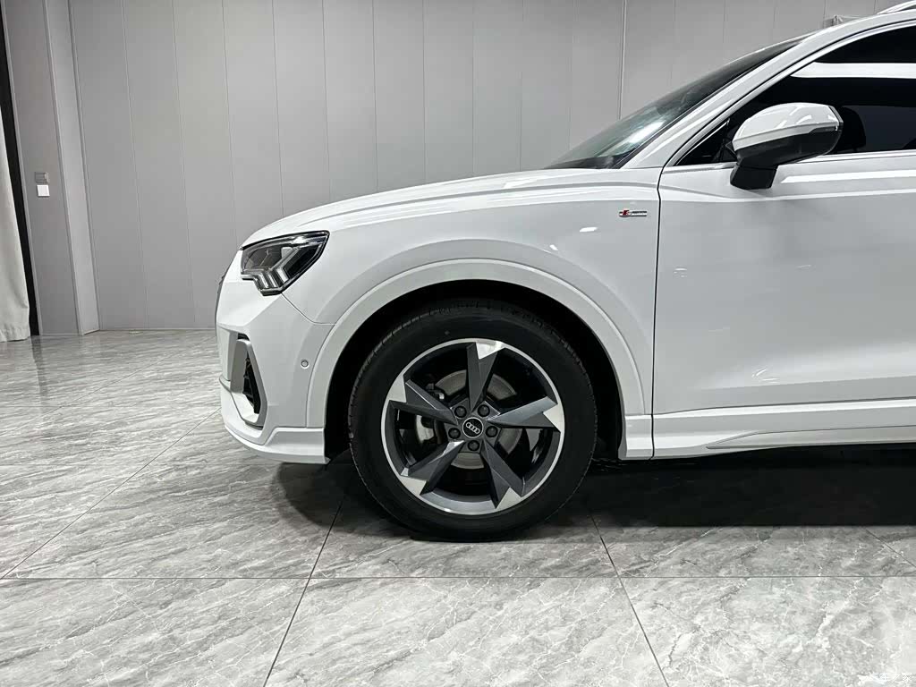 Audi Q3, 2022 8