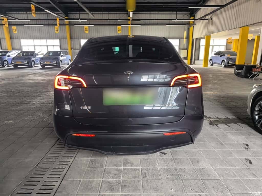 Tesla Model Y, 2024 6